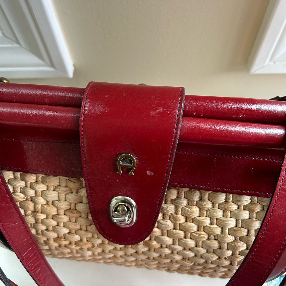 Adorable Etienne pocketbook